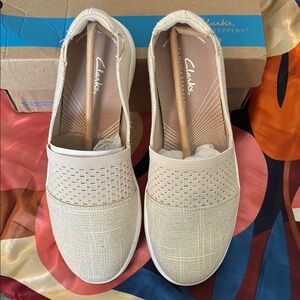 Clarks Cloud Steppers 
Size 6w NIB